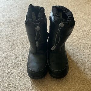 Like new Lands End size 3 black snow boots
